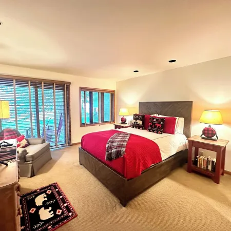 Exclusive Teton Pines Home off Teton Village Rd. 5 min from Teton Village Skiing