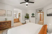 Spacious Mt. Hood Escape - Hot Tub • Sleeps 10 • Game Room • EV2 Charger