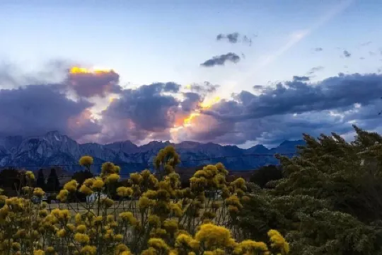 Walk to Main St! 20 min drive to Whitney Portal. High speed internet