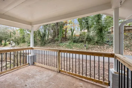 Cozy 2 bedroom in the heart of Gold City