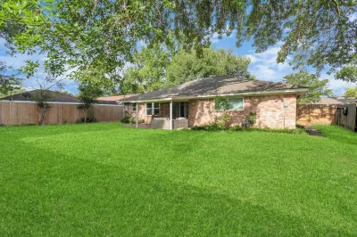 Beautiful VRBO Listing in Spring Branch Hotels near T-Mobile