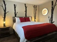 Newly Renovated ski themed home with brand new  furniture Dollar Tree附近的飯店