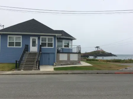 Seaside Vacation Rental    Fantastic Ocean and Battery Point light House veiws