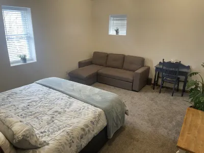 4 bedrooms 3 bath, Tranquil Home, Master suite & Jet tub, Mins from Hot Springs Hôtels à proximité de : TePee Pools and Spa