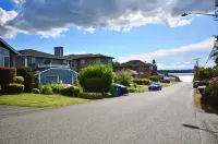 Wonderful 4-Bdrm, 2.5 Bath Home in Renton,15 Min to Seattle,2 Min to Coulon Park - 3-Star