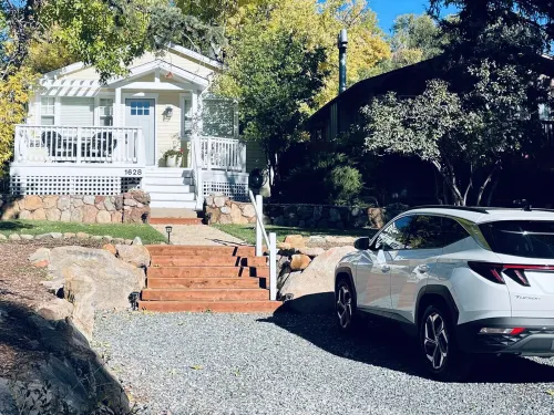 Cozy, Romantic, Secluded, Cottage in the Heart of Cheyenne Cañon