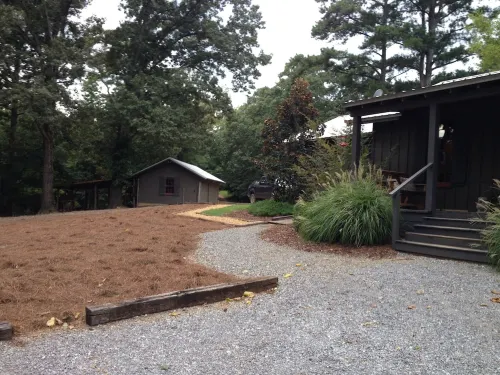 Peaceful Cabin on 8 wooded acres 3 Miles From MSU Campus