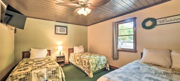 Kentucky Lake Condo #21: Jet Ski Rentals On-Site Hotels in Calloway County