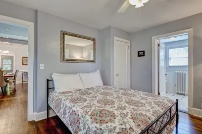 Historic Home w/hot tub, steps from everything! Hotels near Hyland Golf Club