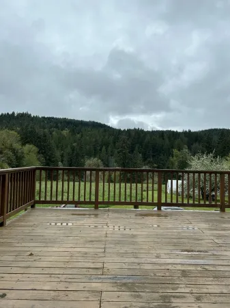 Quiet country farmhouse, the scenery says it all - near Beaver PGE Power Plant.