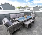 Stylish Pristine New Townhouse with porch and rooftop deck- 5 min from downtown!