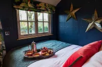 Indulgent Hideaway with Hot Tub in Durham Dales Hotels in Mickleton