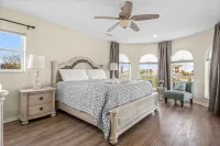 Castle, 2 Mstrs, Pvt Pickleball, Htd Pool/Spa, Mini-Golf, Fish, Dock, Ping Pong