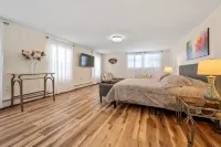 Villa Mariana Blackberry River. Luxury, pool, comfort, peaceful nature, updated