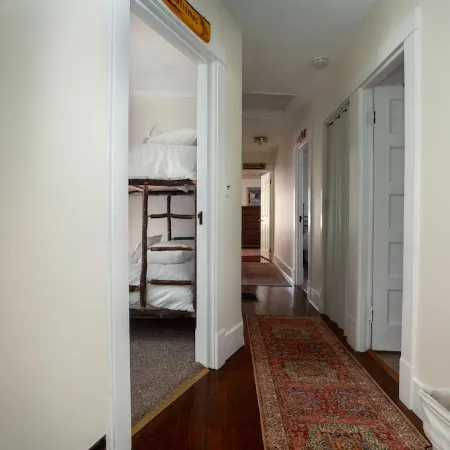 The Lodge House - Centrally Located Cheerful 5BR - Minutes to Gore!