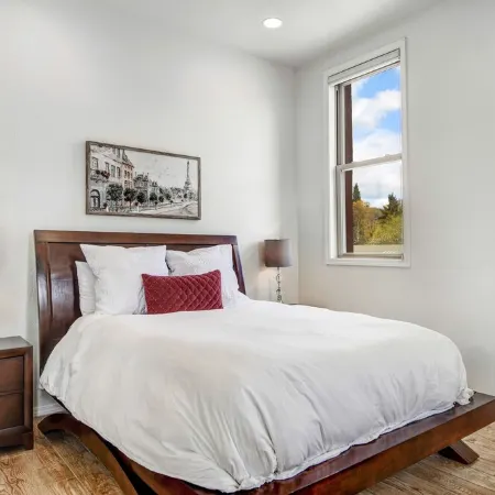 The Executive Suite- Apartment near the river!