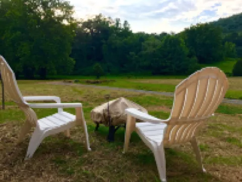 Tiny House in the Mountains- waterfall, jacuzzi and stunning farm views