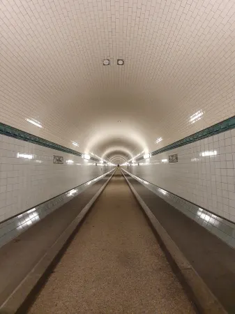 Feel-good oasis with balcony near the Elbe, close to the city center with lots of nature, free WiFi Отели рядом с достопримечательностью «Billtalstadion»