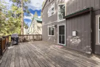 Modern Family Cabin with Gas Fireplace, WIFI + EV CHARGER