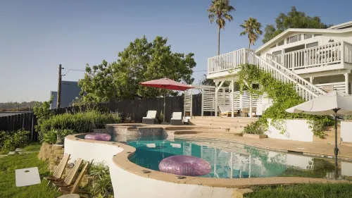 Oceanview Family Friendly and Quiet Poolside Oasis in Marvelous Oceanside