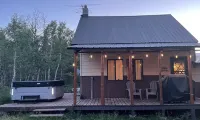 Cozy cabin w/hot tub--- 30 miles from Yellowstone!