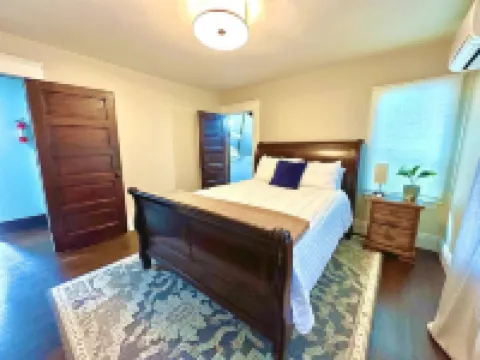 1904 home near Tacoma dome & convention centerPet friendly