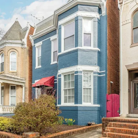 Charming 2-bedroom house with WiFi, AC, & Patio in the heart of Richmond!