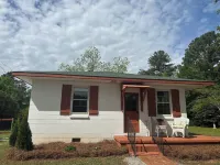 Rustic Country Cottage Near Lake Murray -Just 1 hour from The Masters! Hotels in Northwest Columbia