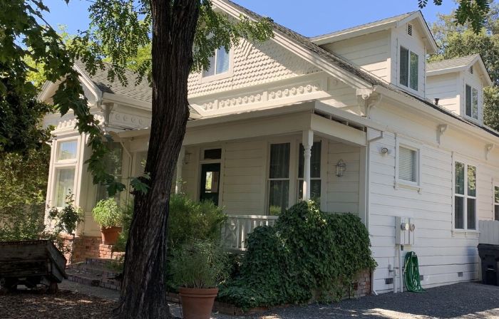 Historic Queen Anne Victorian in the Heart of Windsor