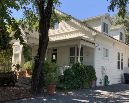 Historic Queen Anne Victorian in the Heart of Windsor Hotels in Windsor