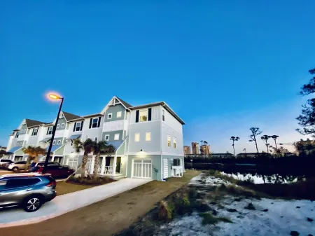 Free Cleaning & Use of Golf Cart! Sleeps 9 Gated Swim Golf Beach Club Community Отели рядом с достопримечательностью «Perdido Key Beach»