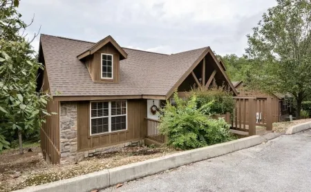 Fall is Here! Come Stay with us!Two Master King Suites.  Gated Golf Community.