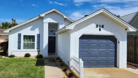 Walk to Beach Cottage with Private Pool and Golf Cart