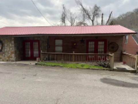 Ryder's Retreat overlooking the city of Williamson!
