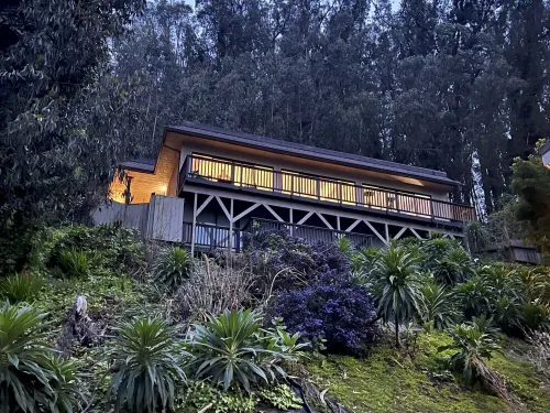 Hot Tub Overlooking Ocean!