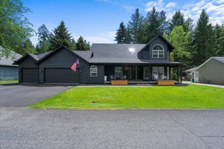 Lake, Hot Tub, Golf Retreat Отели в г. Кутеней