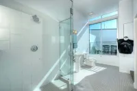 Lux Apartments in Marina Del Rey