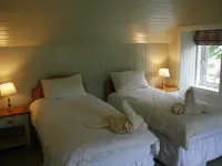 Traditional Cottage in the centre of Glencoe Hotels in Ballachulish