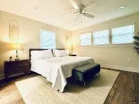 Modern 3 bedroom close to the bay and downtown!