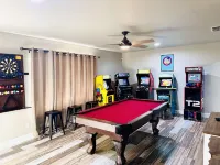 Stylish 5Bedroom/6Beds/2Bath Plenty of Parking