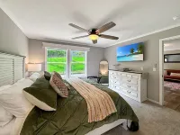 KY Lakeshore Retreat -Waterfront Views, Dock, Deck, Large Parking -NEW 2024