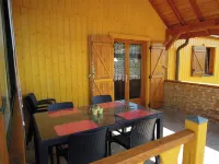 Rental of fenced chalet with barbecue and children's play area فنادق في Fraize