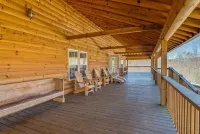 Piney Knob Lodge-15 Min to Lake Lure-30 Min to TIEC-Hot Tub -Stocked Pond-Creek