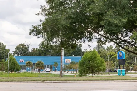 Close to LSU and Hospitals - King Beds & Pool