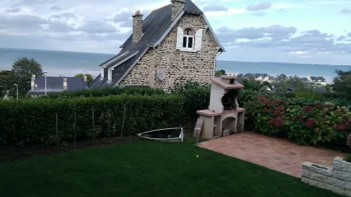 HOUSE FACING THE SEA 150 M FROM THE BEACH Rosaries near Saint Brieuc