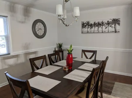 Lakeview Five Bedrooms Cape Cod Near Quantico and Historic Fredericksburg