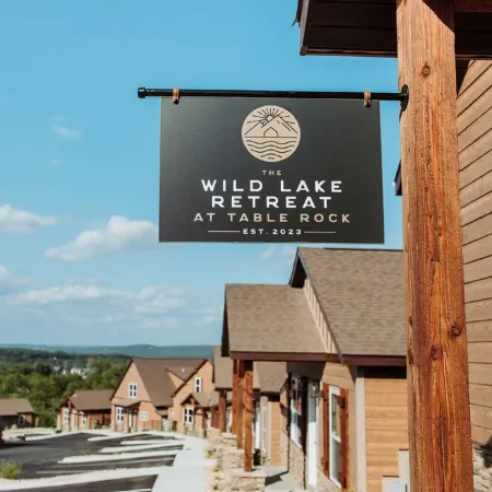 New! Luxury Lakeview Cabin: Lazy River, Theater, Game Rm, Sleeps 20+, Hot Tub