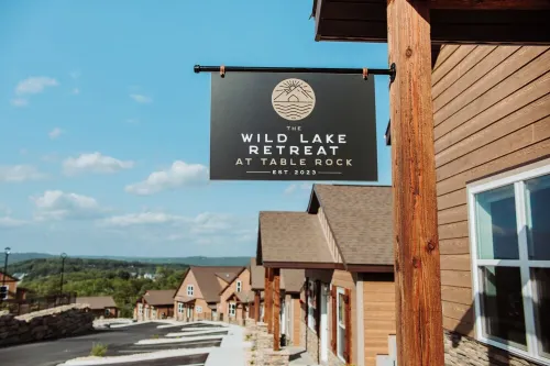 New! Luxury Lakeview Cabin: Lazy River, Theater, Game Rm, Sleeps 20+, Hot Tub