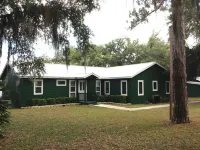 Lakefront Country Haven near Ocala & Forest -With Canoe, Lifejackets and Grill!