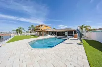 The Dolphin Inn with Views of Tampa Bay & Marina